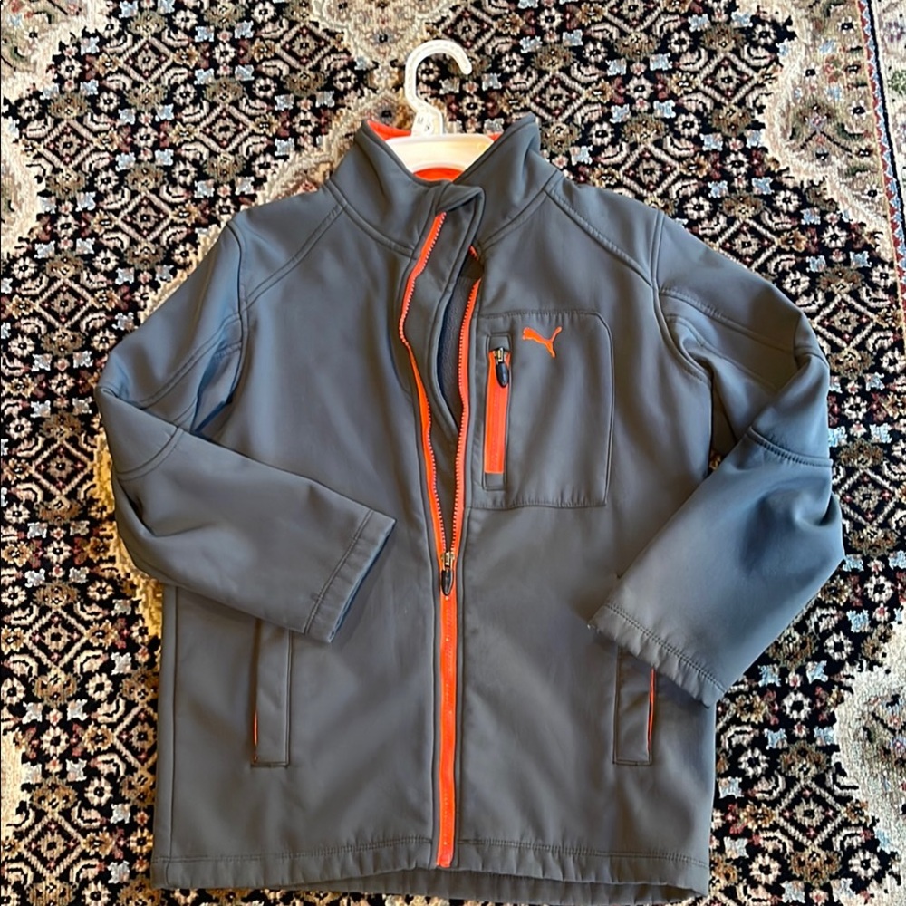 Boys Puma light wight jacket size S or 8-10🧡🩶